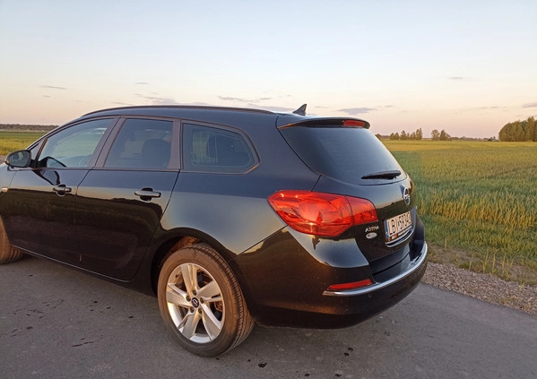 Opel Astra cena 33000 przebieg: 131000, rok produkcji 2015 z Bukowno małe 154